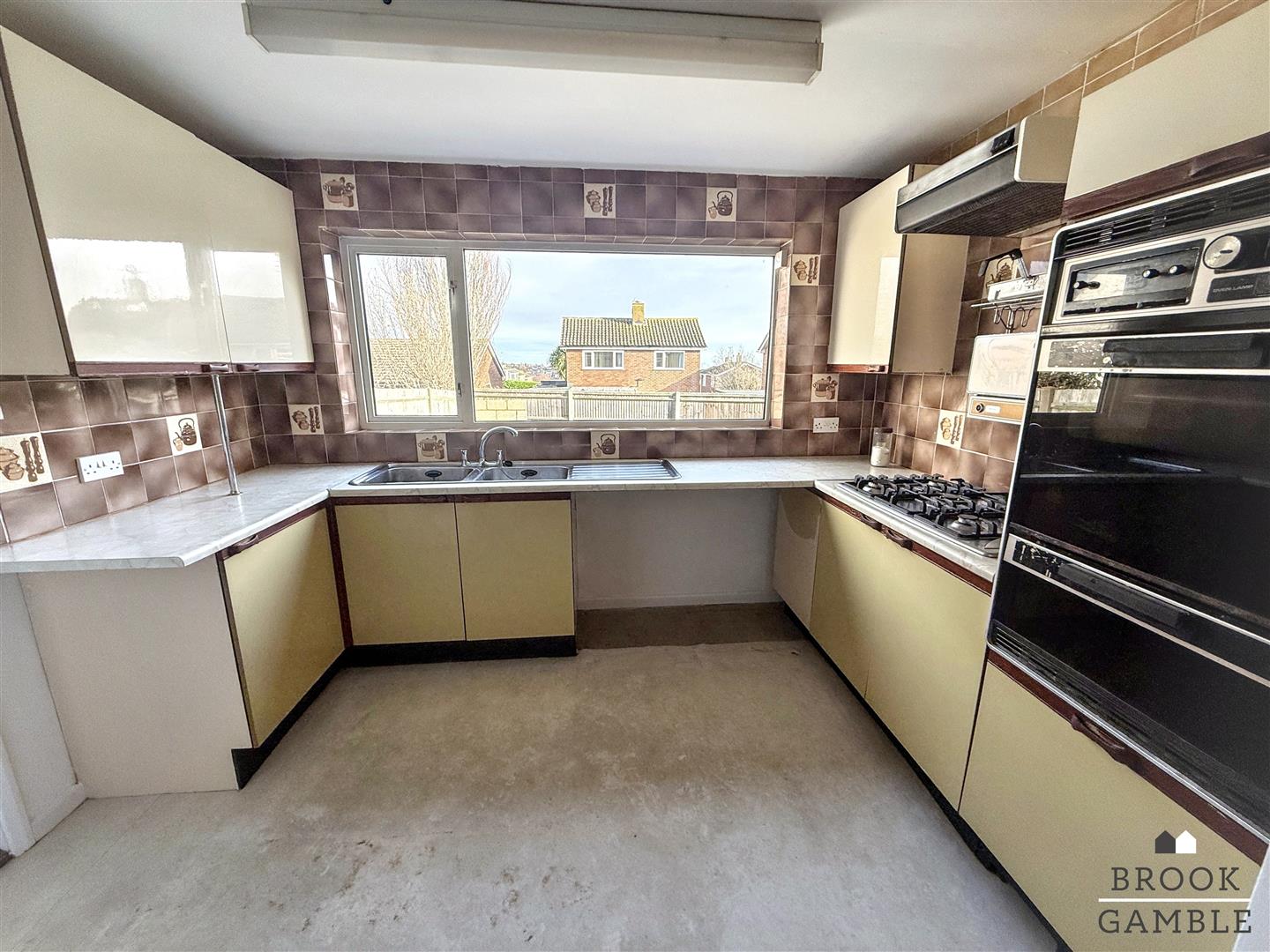 5 Bedroom House - Detached. Bracken Road in Eastbourne,  24